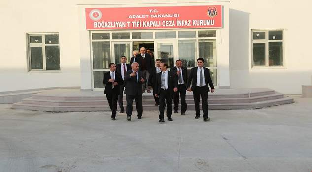 Vali Yurtnaç Boğazlıyan T Tipi Kapalı Cezaevini inceledi