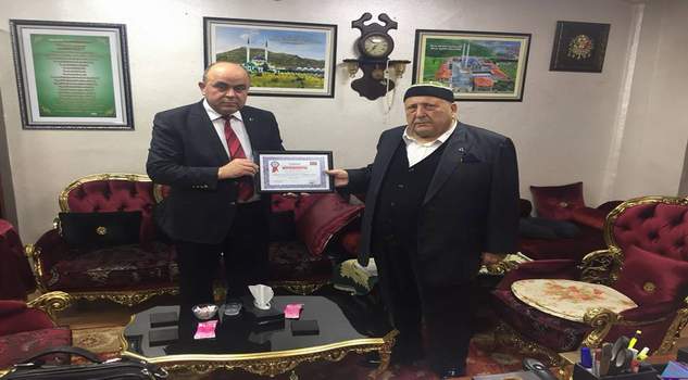 YOGİSAD Başkanı Çelik’ten Bilal Şahin’e teşekkür plaketi