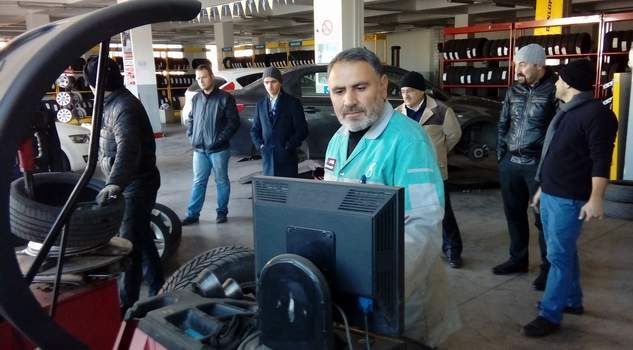 Aralık ayı yaklaştı oto lastikçilerin iş yoğunluğu arttı