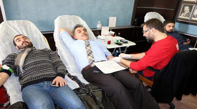 Belediye personelinden Afrin’deki askerlere destek için kan bağışı