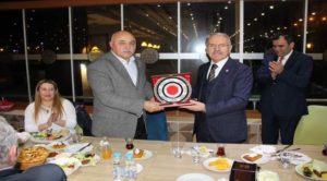 Emekli olan Niyazi Kılıç’a meslektaşlarından anlamlı yemek