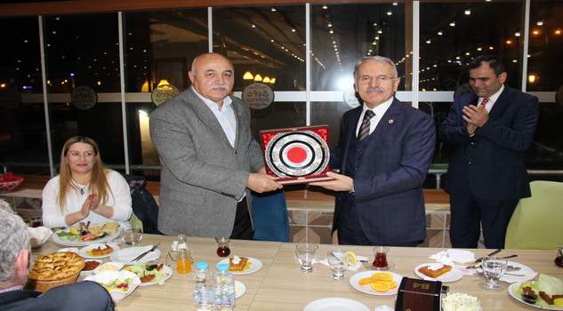 Emekli olan Niyazi Kılıç’a meslektaşlarından anlamlı yemek