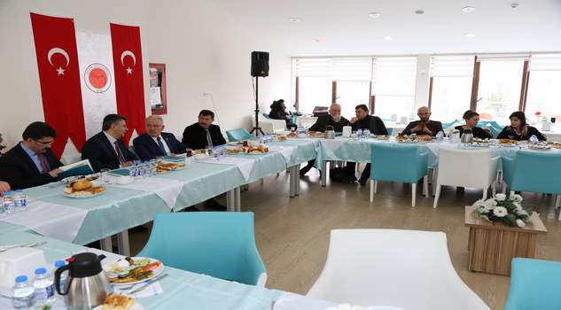 Rektör Karacabey: Gazetecilerde kamu görevi yapıyor