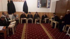 Vatandaşlar, akşam ve yatsı namazı arasında Kur’an öğreniyor