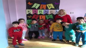 Uçan Balon Kreşi Minikleri de karne sevinci yaşadı