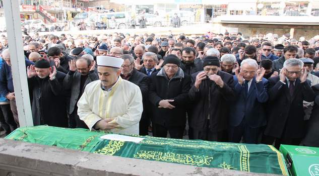 Meslektaşımız Karabacak’ın annesi toprağa verildi