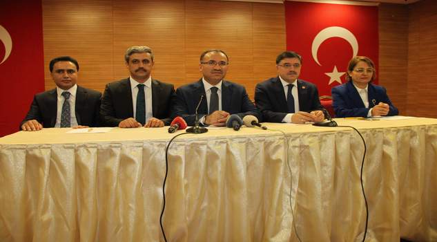 Bozdağ: Dolarla oynayarak seçim sonucunu değiştiremezsiniz