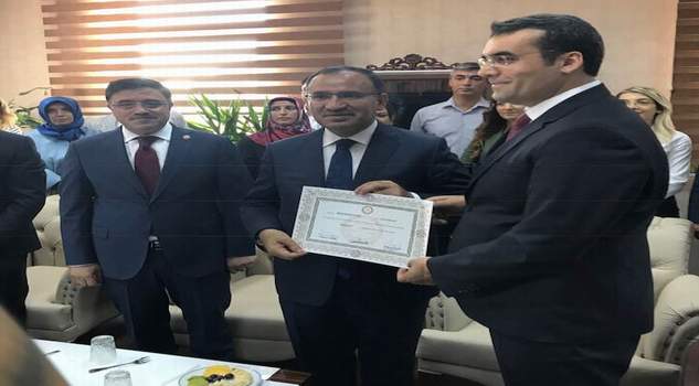 Başbakan Yardımcısı Bozdağ, mazbatasını aldı