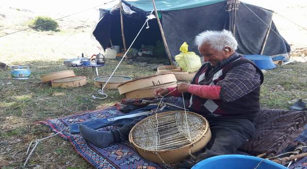 Mesleğini yaşatmaya çalışıyor