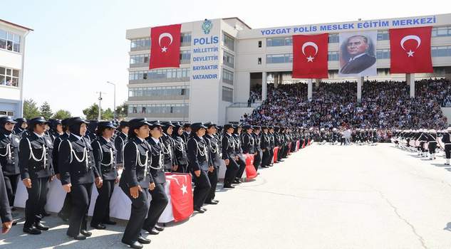 POMEM’de Bin 100 öğrenci mezuniyet sevinci yaşadı