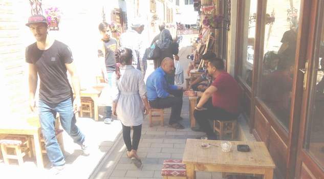 Tol Çarşı Tenekeciler Sokağı yeni görünümü ile göz kamaştırıyor