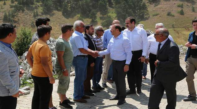 Vali Yurtnaç, köy ziyaretlerini sürdürüyor