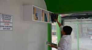 Klimalı duraklara “Kur’an-ı Kerim” yerleştirildi