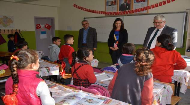 Yazıcı, okul ziyaretlerini Gülaylar ve Leman Ayan’la sürdürdü