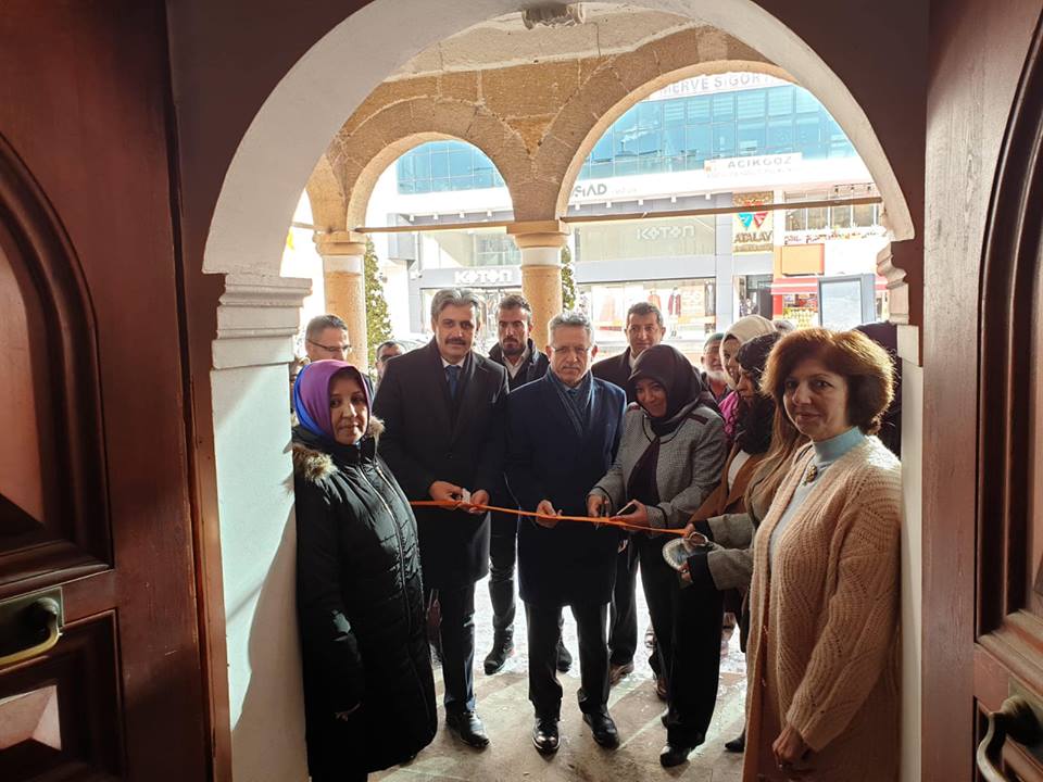 Kadınların el emeği ürünleri sergilendi