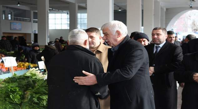 Erdemir’den pazarcı esnafına ziyaret