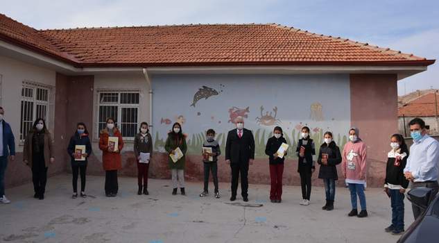 Etkileşimli Kitaplar Köylerdeki öğrencilere ulaştırıldı