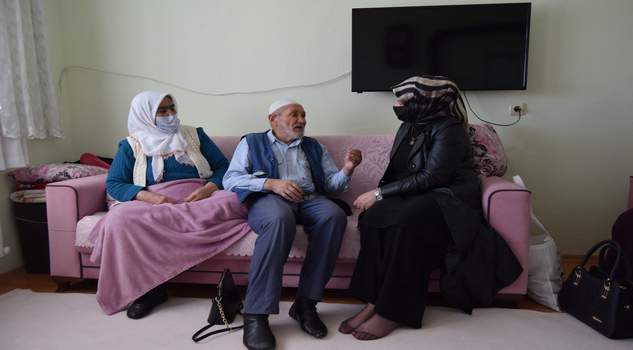 Köse, yaşlıların gönüllerini aldı