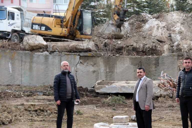 Akdağmadeni’nde doğalgaz çalışması başladı