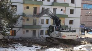 Millet Bahçesi için binaların yıkımına başlandı