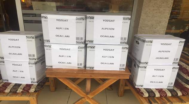 Alperen Ocakları İl Teşkilatı’ndan kahveci esnafına gıda paketi