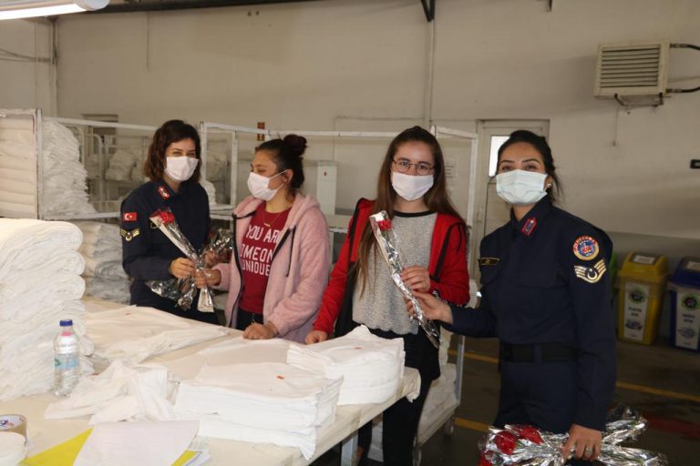 Jandarma, hem kutladı hem bilgilendirdi