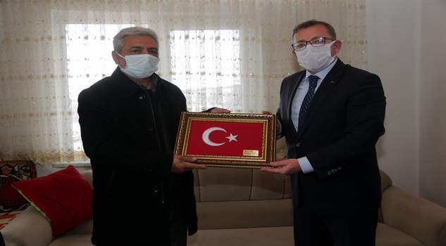 Vali Polat’tan şehidin baba evine ziyaret