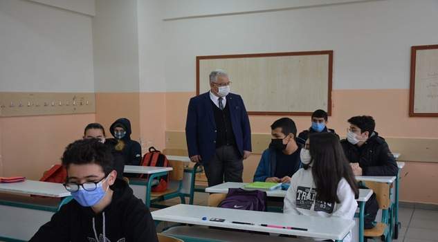 Yazıcı, okul ziyaretlerini sürdürüyor