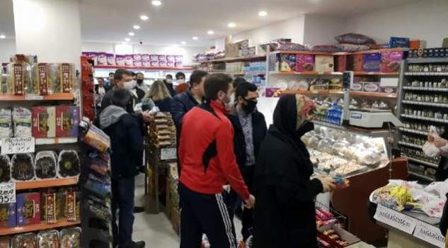 Marketlerdeki kuyruklara vatandaş tepkili