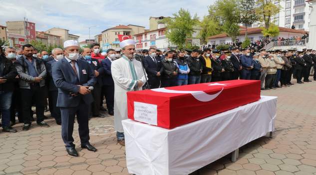Şehit Teğmen, dualarla son yolculuğuna uğurlandı