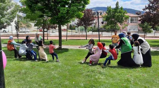 İHH Yozgat Şubesi çocukları sevindirdi