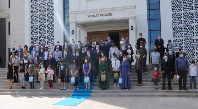 En çok kitap okuyan öğrenci ve velileri ödüllendirildi