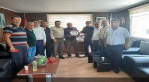 Muhtarlardan Başkan’a teşekkür plaketi