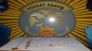 Komşusunun evini soydu, kendi evini de soygun süsü verdi