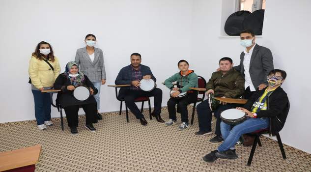 Özel eğitimli çocuklar müzik ile terapi oluyor