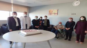 Hasta ve hasta yakınları için pasta kesildi