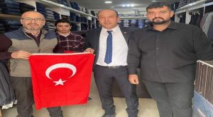 Ülkü Ocaklarından esnafa bayrak dağıtıldı