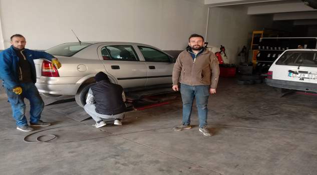 Oto lastikçilerde kış mesaisi başladı