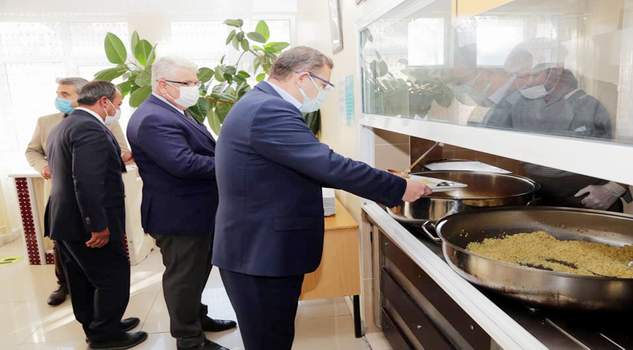 Vali Polat, öğle yemeğini öğrencilerle yedi