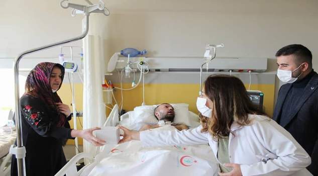 Başhekim Kozan’dan yatan hastalara moral ziyareti