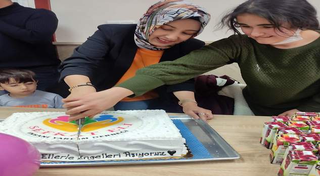 Sorgun Şefkat Eli Derneği özel öğrencileri sevindirdi