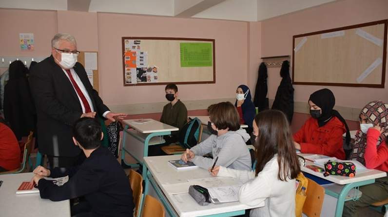 Yazıcı’dan okul ziyaretleri