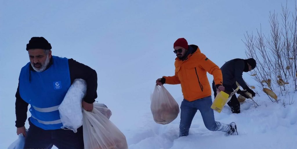 Beşir Derneği, doğaya yiyecek ve yem bıraktı