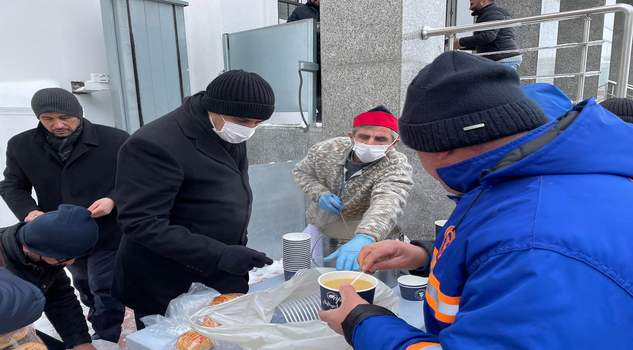 Başkan Köse’den karla mücadele ekibine sıcak çorba