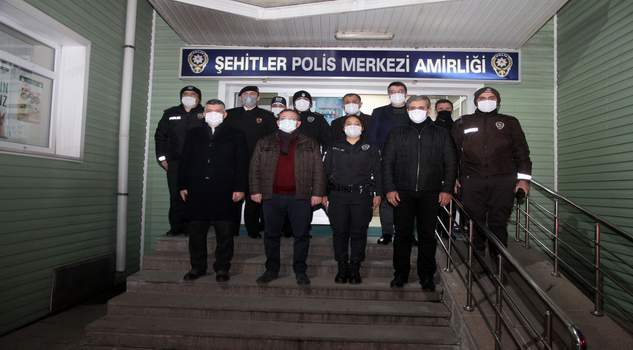 Vali Polat, yılbaşı gecesi çalışanları ziyaret etti