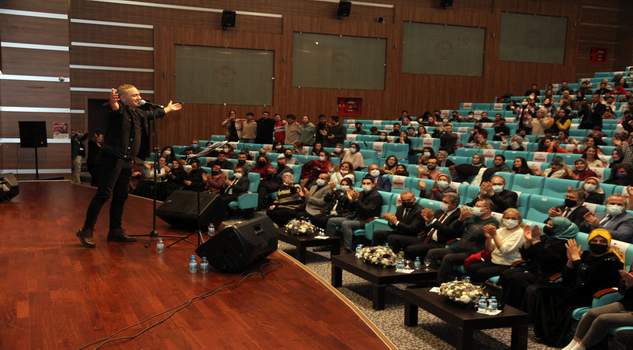 Sarıkaya, minik Fatma bebek için konser verdi