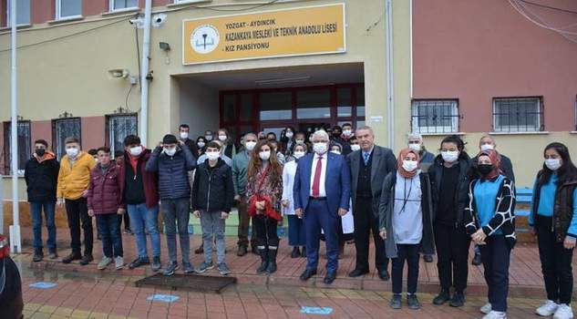 Yazıcı, ilçelerde okul ziyaretlerini sürdürüyor