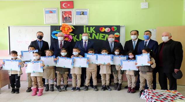 Öğrenciler karne sevinci yaşadı