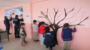 Jandarma’dan okullarda “Tim jandarma” figürleri