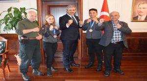 Şampiyonlardan Başkan Köse’ye ziyaret